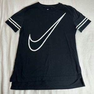 Black white Nike tee